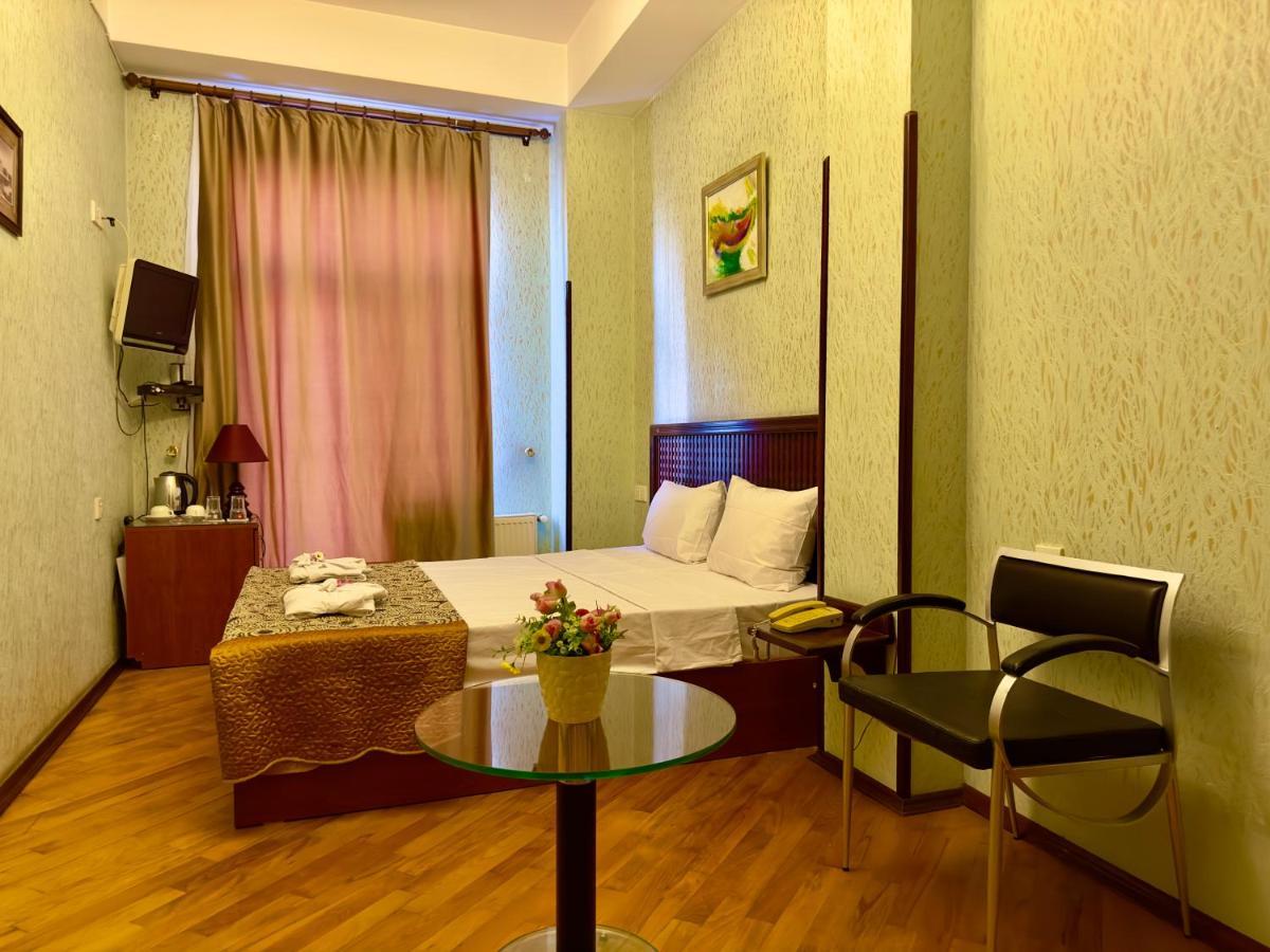 Nur Hotel & Terrace Cafe Баку Экстерьер фото