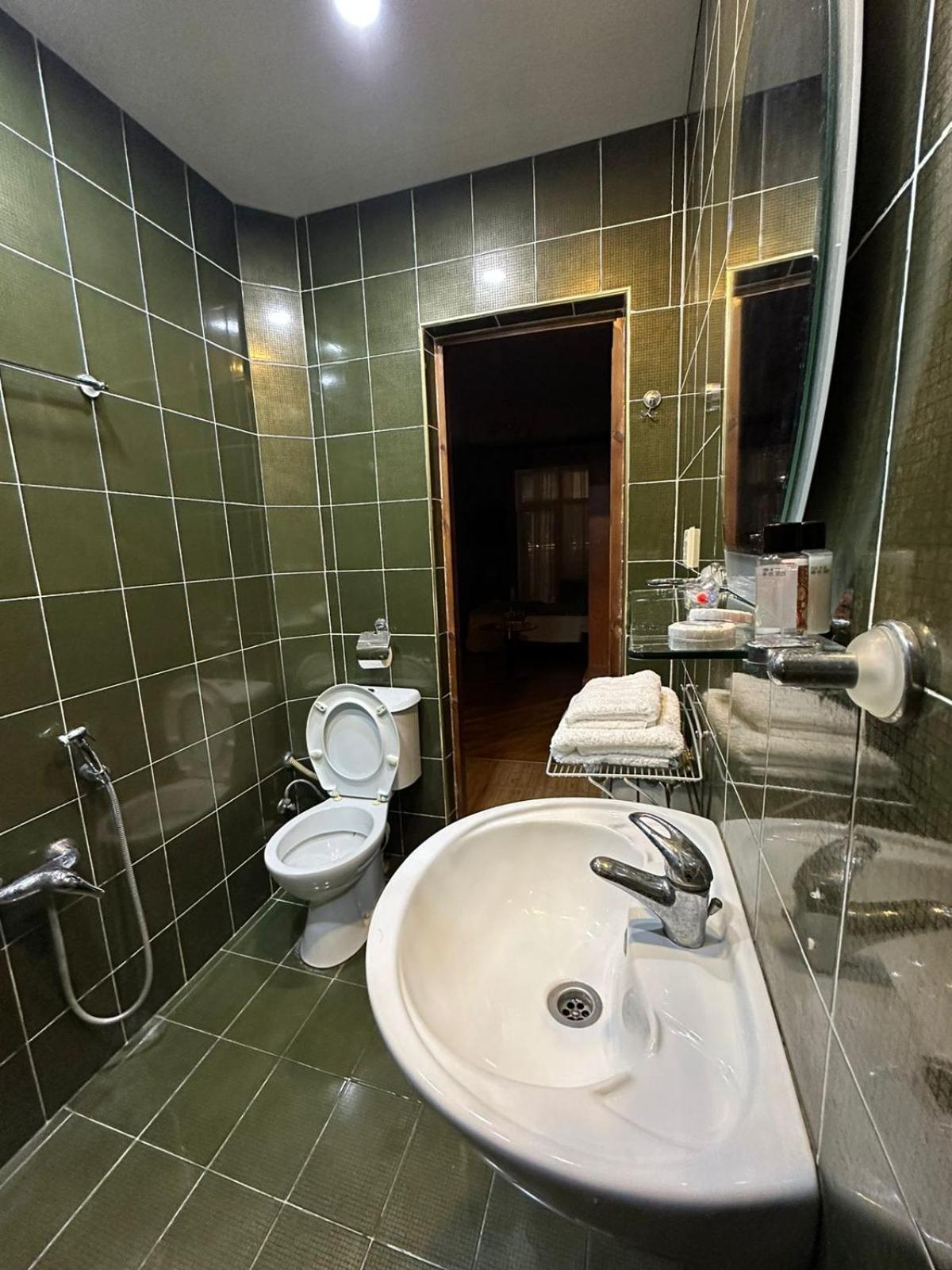 Nur Hotel & Terrace Cafe Баку Экстерьер фото